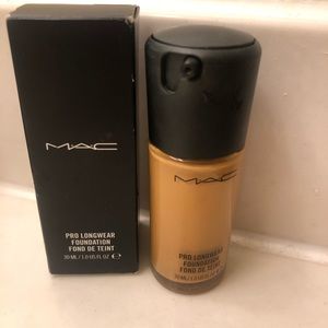 MAC Pro Longwear Foundation-NC42